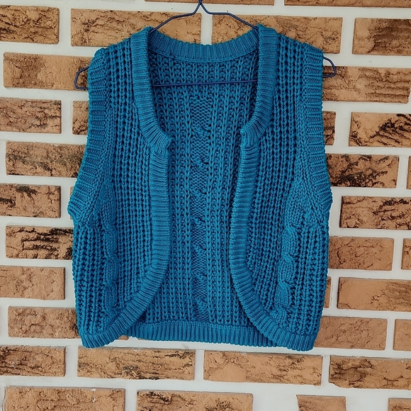 Vest - Picture 1 of 3